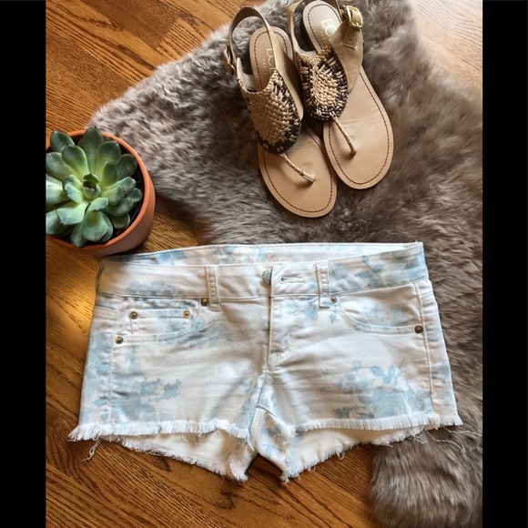 American Eagle Outfitters Pants - AEO White flowered Jean shorts size 4